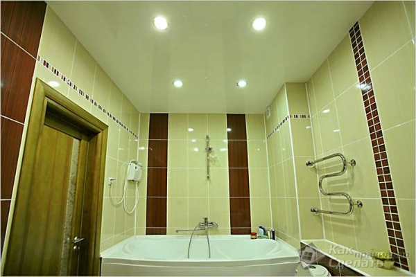 Как сделать подвесной потолок в ванной — монтаж подвесного потолка (+фото)